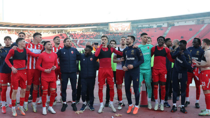 1560762_slavlje-fudbalera-crvene-zvezde-posle-pobede-u-176.-vecitom-derbiju_ls