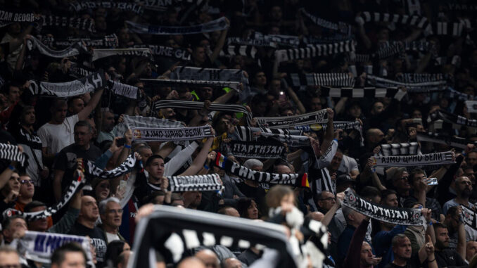 1560589_grobari-na-utakmici-partizana-i-real-madrida_ls (4)