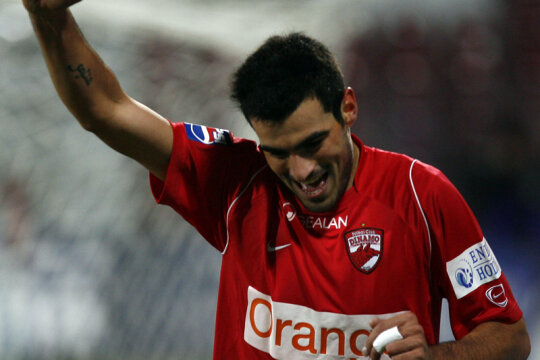 Echipa Dinamo Bucuresti a invins cu scorul de 4-0 formatia Sanatatea Cluj, in meciul din cadrul optimilor de finala ale Cupei Romaniei editia 2007-2008.