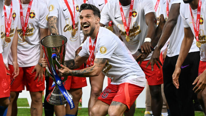 Transformarea-lui-Alex-Baluta-dupa-plecarea-de-la-FCSB-fortata-de-Gigi-Becali.-E-un-pachet-de-muschi-si-si-a-aratat-„patratelele-scaled-e1755785667400