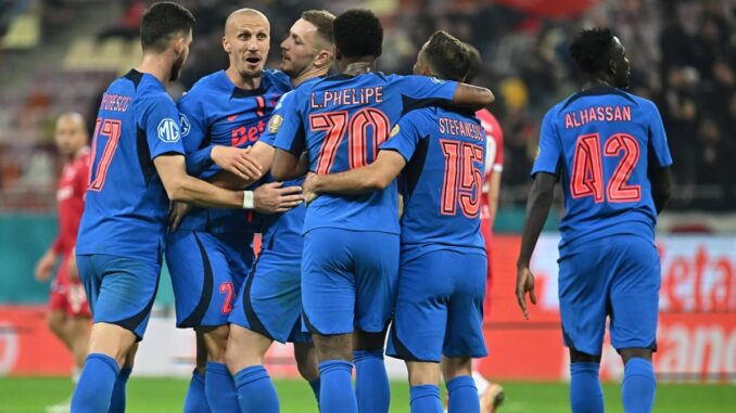Bucurie a fotbaliștilor steliști Vlad Iulian Chiricheș, Ionuț Constantin Panțiru, Marius �tef�nescu, Baba Alhassa