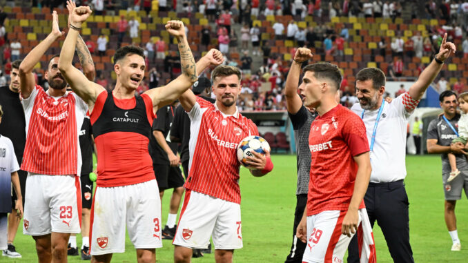 Prime-de-500.000-de-euro-pentru-fotbalistii-lui-Dinamo-daca-vor-castiga-titlul-in-Superliga-Ce-bonusuri-au-pentru-Europa-League-si-Conference-League-scaled (1)